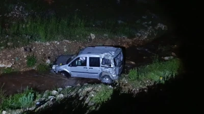 Malatya&rsquo;da hafif ticari ara&ccedil; dereye u&ccedil;tu: 1 yaralı

