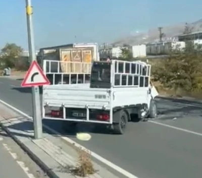 Malatya’da hafriyat kamyonu ile kamyonet çarpıştı: 1 ölü
