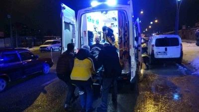Malatya&rsquo;da husumetlilerin bı&ccedil;aklı kavgasında: 2&rsquo;si ağır 3 kişi yaralandı
