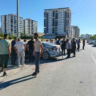 Malatya&rsquo;da iki otomobil &ccedil;arpıştı: 1 yaralı
