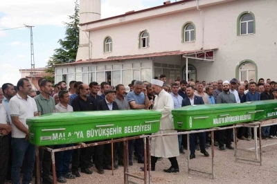 Malatya&rsquo;da kazada hayatını kaybeden 3 kişilik aile toprağa verildi
