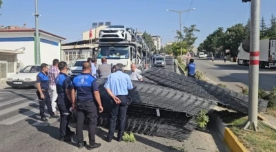 Malatya’da kontrolden çıkarak karşı şeride geçen araç korkuttu
