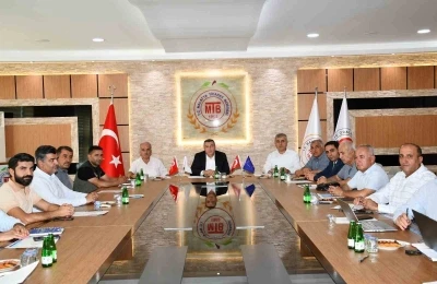 Malatya’da kuru kayısı lisanslı deposu ve borsası için istişare toplantısı
