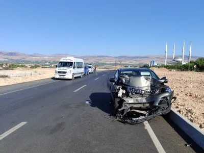 Malatya’da minibüs ile otomobil çarpıştı: 9 yaralı
