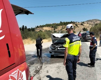 Malatya’da otomobil ile çapa motoru çarpıştı: 3 yaralı
