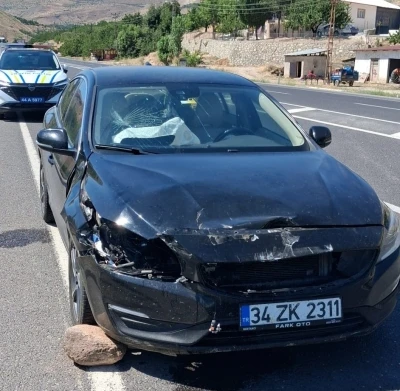 Malatya&rsquo;da otomobil ile tır &ccedil;arpıştı: 2 yaralı
