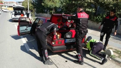 Malatya’da polisin &quot;dur&quot; ihtarına uymayan araçta uyuşturucu ele geçirildi
