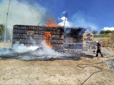 Malatya’da samanlık yangınında 6 ton saman kül oldu
