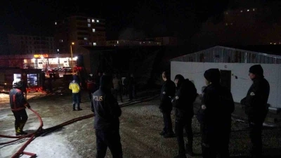Malatya&rsquo;da şantiyede korkutan yangın
