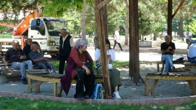 Malatya&rsquo;da sıcak havada parklar doldu
