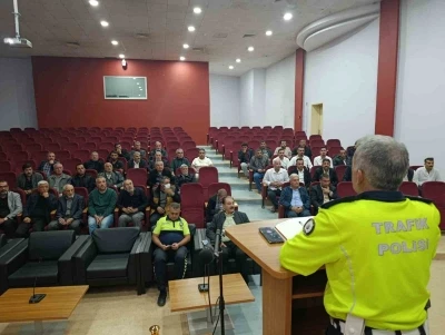 Malatya’da ticari taksi sürücülerine trafik bilgilendirmesi
