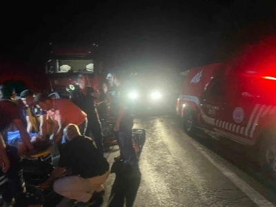 Malatya&rsquo;da tır ile otomobil &ccedil;arpıştı: 3 &ouml;l&uuml;, 1 yaralı
