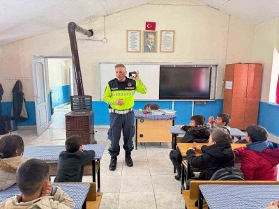 Malazgirt&rsquo;te 52 &ouml;ğrenciye trafik eğitimi
