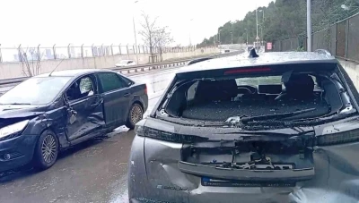 Maltepe&rsquo;de bir ara&ccedil; kaygan yolda park halindeki otomobile &ccedil;arpıp takla attı: 3 yaralı
