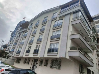 Mamak&rsquo;taki toprak kayması apartmanların yıkılma riskini artırdı
