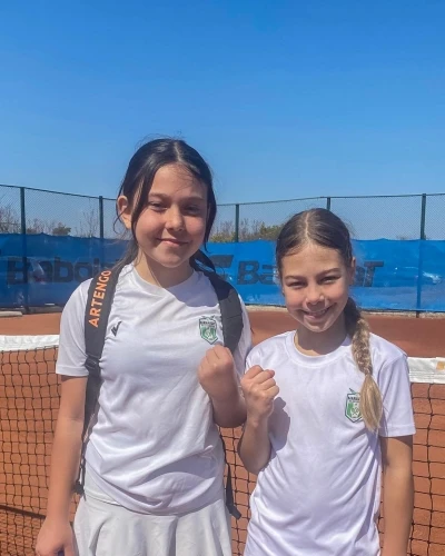 Manavgat Belediyesi Tenis Kul&uuml;b&uuml; sporcularından derece
