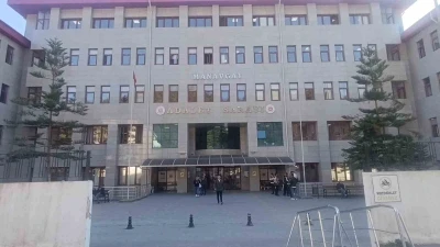 Manavgat Belediyesine y&ouml;nelik yolsuzluk davasında sanıklar 3. kez hakim karşısında
