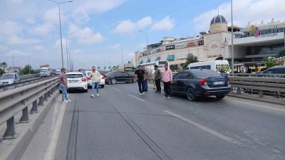 Manavgat&rsquo;ta 4 aracın karıştığı zincirleme kaza
