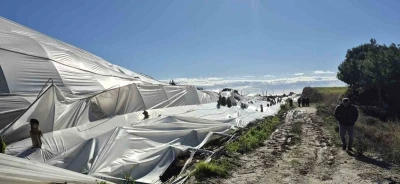 Manavgat&rsquo;ta hortumdan zarar g&ouml;ren b&ouml;lgelerde hasar tespit &ccedil;alışması yapıldı
