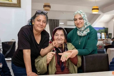 Manavgat&rsquo;ta huzurevi sakinlerine y&ouml;nelik el sanatları etkinliği d&uuml;zenlendi
