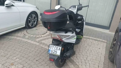 Manavgat’ta motosiklet yayaya çarpıştı: 2 yaralı
