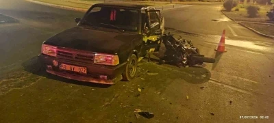 Manavgat&rsquo;ta otomobil ile &ccedil;arpışan motosikletteki 2 kişi yaralandı
