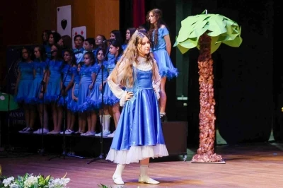 Manavgat&rsquo;ta "Alis Harikalar Diyarında" m&uuml;zikali sahnelendi
