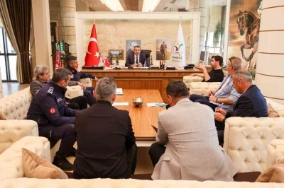 Manavgat&rsquo;ta sezon &ouml;ncesi ulaşım ve g&uuml;venlik masaya yatırıldı
