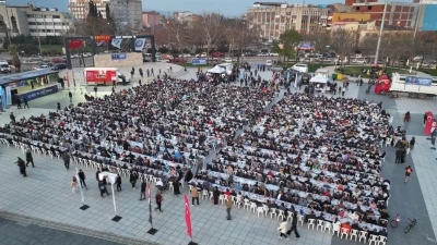 Manisa B&uuml;y&uuml;kşehir&rsquo;in &lsquo;İftar Sofrası&rsquo; Salihli&rsquo;de kuruldu
