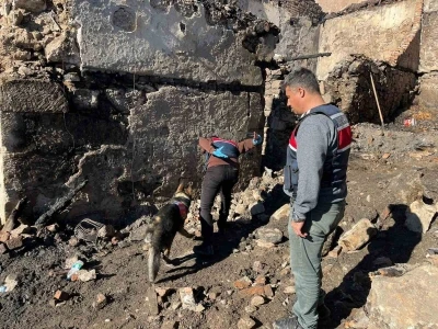 Manisa&rsquo;da 5 evin k&uuml;l olduğu yangında &ouml;len kadının cenazesine ulaşıldı
