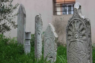 Manisa&rsquo;da 500 yıllık hazireye saygısızlık
