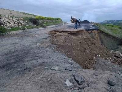 Manisa&rsquo;da &ccedil;&ouml;ken Kula-Selendi karayolu ulaşıma kapatıldı
