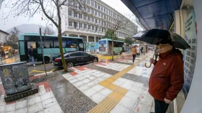 Manisa&rsquo;da esnafın fırtına ve yağmurla imtihanı
