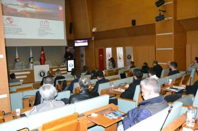 Manisa&rsquo;da firmalara e-ihracatla k&uuml;resel pazarlara a&ccedil;ılma anlatıldı
