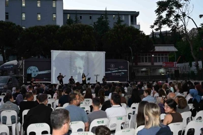 Manisa&rsquo;da &rsquo;Gezen Sinema Tırı&rsquo; coşkusu
