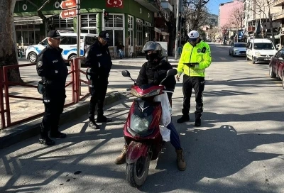 Manisa&rsquo;da kasksız s&uuml;r&uuml;c&uuml;lere ge&ccedil;it yok

