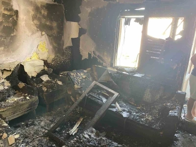 Manisa&rsquo;da korkutan yangın: Ev kullanılamaz hale geldi
