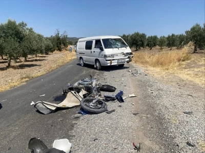 Manisa’da motosiklet araçla kafa kafaya çarpıştı: 1 ölü
