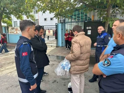 Manisa’da okul önlerinde seyyar satıcı denetimi
