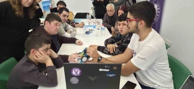 Manisa&rsquo;da otizmli &ouml;ğrenciler kendi robotlarını kodladı

