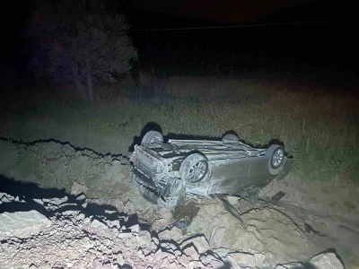 Manisa&rsquo;da otomobil şarampole u&ccedil;tu: 2 yaralı
