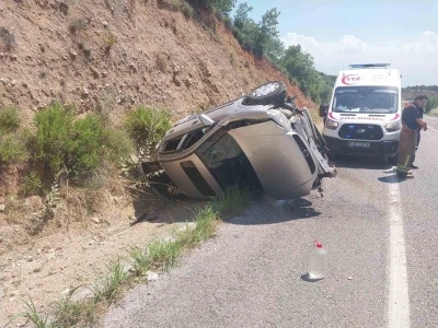 Manisa&rsquo;da otomobil takla attı: 2 yaralı
