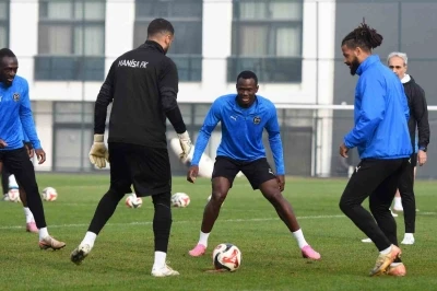 Manisa FK, Sakaryaspor ma&ccedil;ı hazırlıklarını tamamladı
