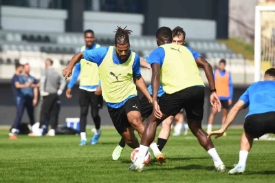 Manisa FK, Sivasspor mesaisine başladı
