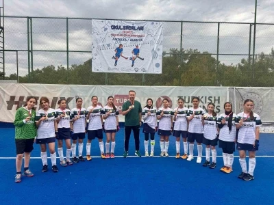 Manisa&rsquo;nın kızları turnuvadan şampiyon ayrıldı
