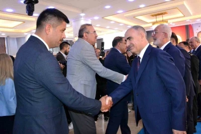 Manisa protokol&uuml; bayramlaştı
