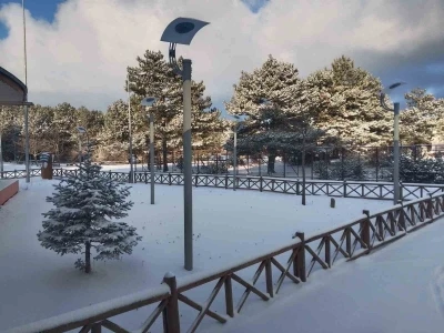 Manisa Spil Dağı Milli Parkı beyaza b&uuml;r&uuml;nd&uuml;
