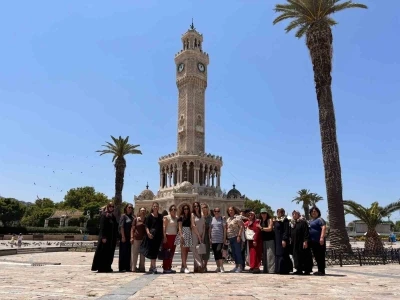 Manisalı kadınlar İzmir&rsquo;i gezdi
