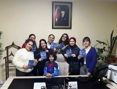 Manisalı &ouml;ğrenci 9 yaşında ilk kitabını yazdı
