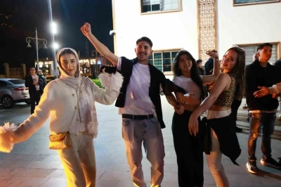 Manisalı Romanlar g&uuml;nlerini kutladı
